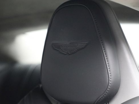 Used 2019 Aston Martin DB11 Coupe image 18