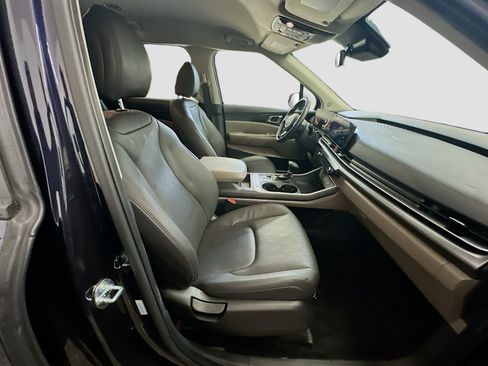 Used 2026 Kia Carnival FWD image 32