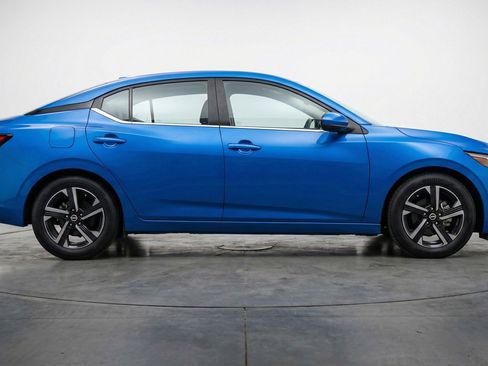Used 2025 Nissan Sentra SV FWD image 11