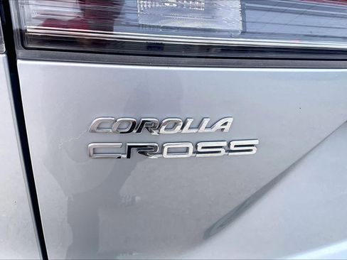 Used 2025 Toyota Corolla Cross XLE FWD image 30