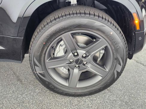 New 2026 Land Rover Defender 110 X-Dynamic SE image 9