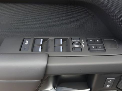 Used 2025 Land Rover Defender 130 S image 11