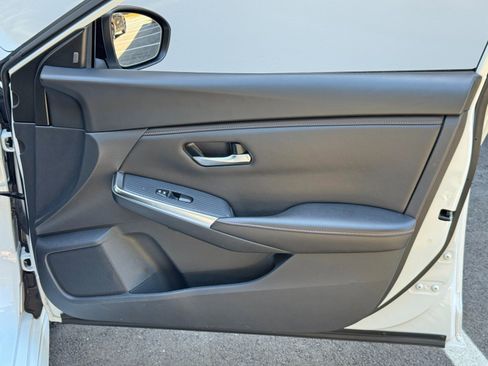 Used 2023 Nissan Sentra SR w/ Midnight Edition Package FWD image 35