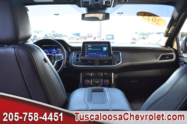 Used 2023 Chevrolet Suburban Z71 w/ Luxury Package AWD/4WD image 3