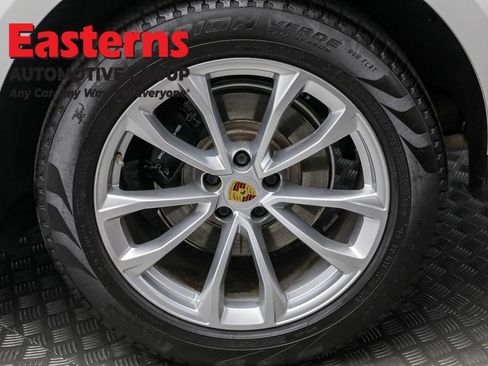 Used 2023 Porsche Macan T w/ Premium Package Plus image 9