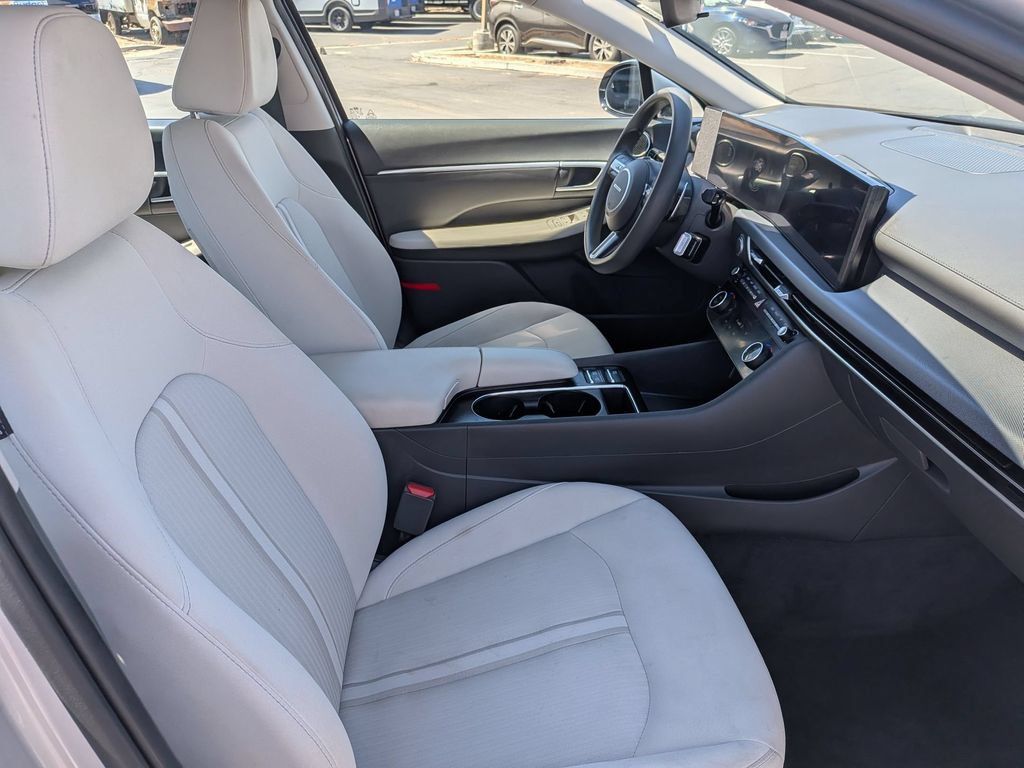 Used 2025 Hyundai Sonata SEL FWD image 30