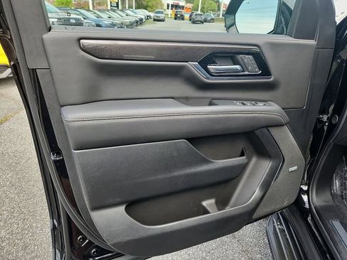 Used 2025 GMC Yukon Elevation AWD/4WD image 12