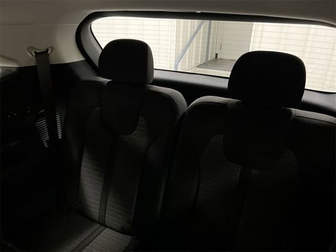 Used 2023 Kia Sorento LX image 28