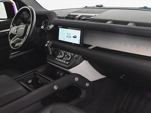 Used 2023 Land Rover Defender 90 S image 32