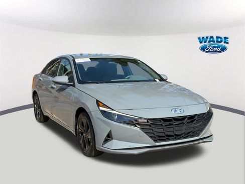 Used 2022 Hyundai Elantra Blue image 3