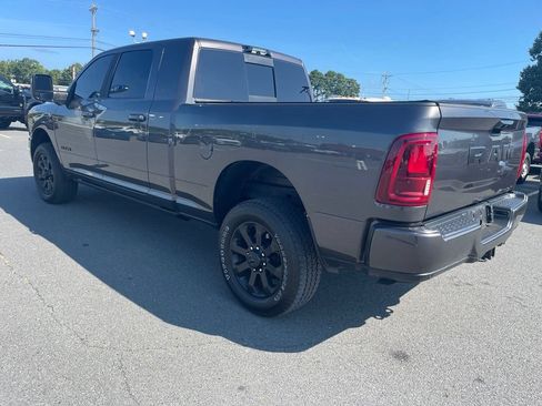 Used 2025 RAM 2500 Laramie AWD/4WD image 3