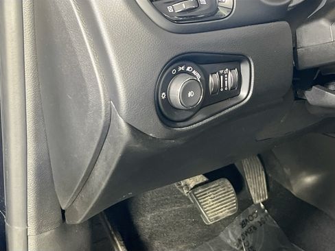 Used 2023 Jeep Renegade Altitude AWD/4WD image 10