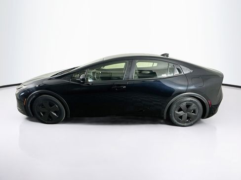 Used 2025 Toyota Prius LE FWD image 4