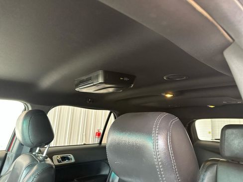 Used 2014 Ford Explorer XLT w/ Equipment Group 202A AWD/4WD image 13