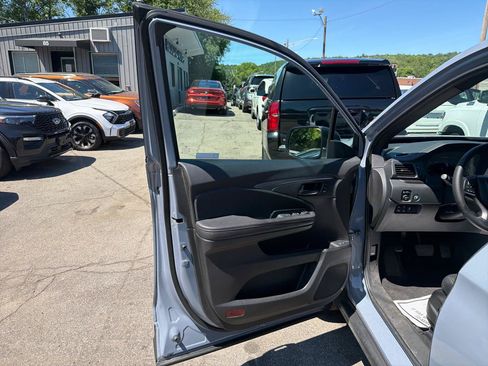 Used 2023 Honda Passport TrailSport image 17