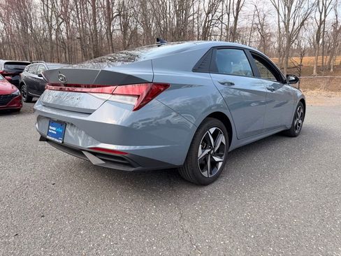 Certified 2023 Hyundai Elantra SEL w/ Convenience Package image 3