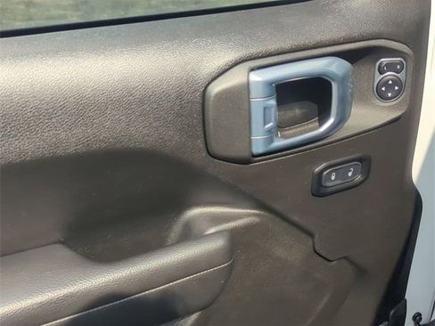 Certified 2021 Jeep Gladiator Willys image 13