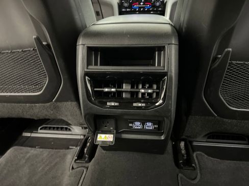 Used 2025 Jeep Grand Cherokee Altitude AWD/4WD image 19