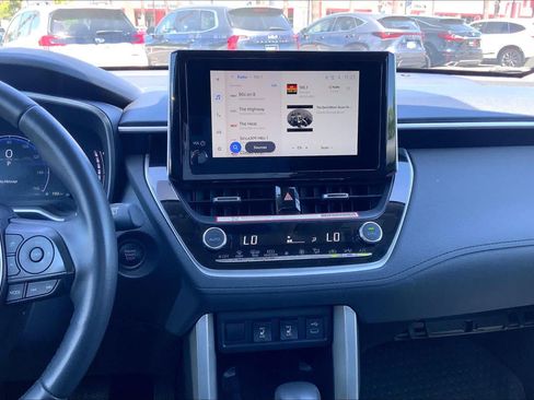 Used 2025 Toyota Corolla Cross XLE w/ Convenience Package FWD image 32