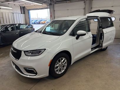 Used 2023 Chrysler Pacifica Touring-L