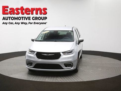 Used 2023 Chrysler Pacifica Touring-L FWD image 55