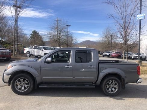 Used 2019 Nissan Frontier SL image 3