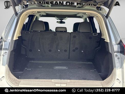 Certified 2024 Nissan Rogue SL w/ SL Premium Package image 18