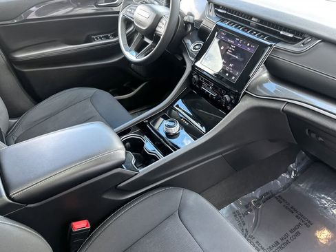 Certified 2023 Jeep Grand Cherokee Laredo w/ Luxury Tech Group I AWD/4WD image 17