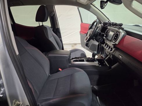 Used 2019 Toyota Tacoma SR5 image 9