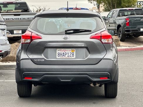 Used 2018 Nissan Kicks S image 6
