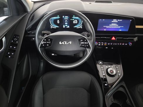 Used 2024 Kia Niro EX w/ EX Cold Weather Package FWD image 29