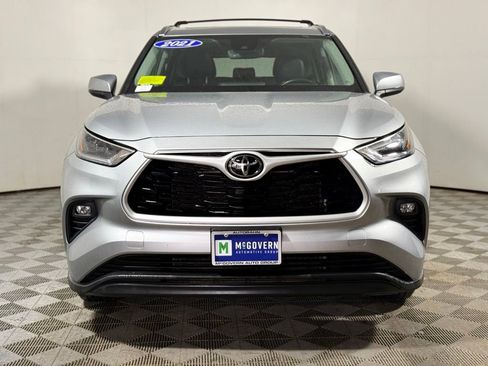 Used 2021 Toyota Highlander XLE AWD/4WD image 10