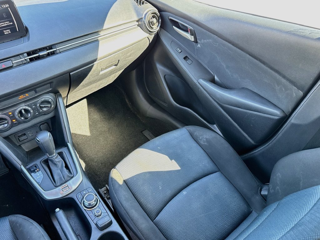 Used 2019 Toyota Yaris L FWD image 35