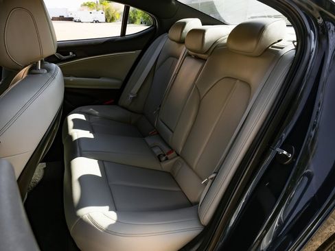 Used 2023 Genesis G70 2.0T image 40