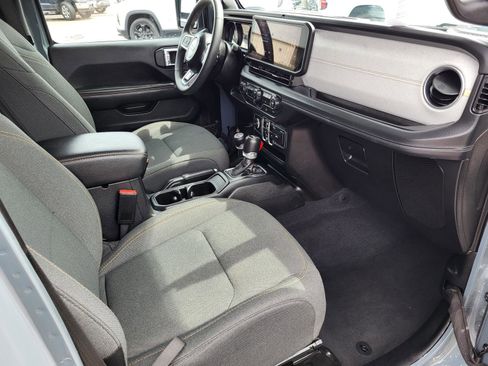 Used 2024 Jeep Wrangler Unlimited Sahara AWD/4WD image 9