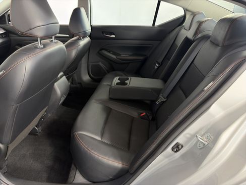 Used 2024 Nissan Altima 2.5 SR FWD image 7