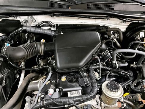 Certified 2019 Toyota Tacoma SR AWD/4WD image 29