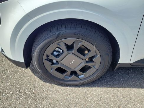 New 2026 Kia Carnival EX FWD image 36
