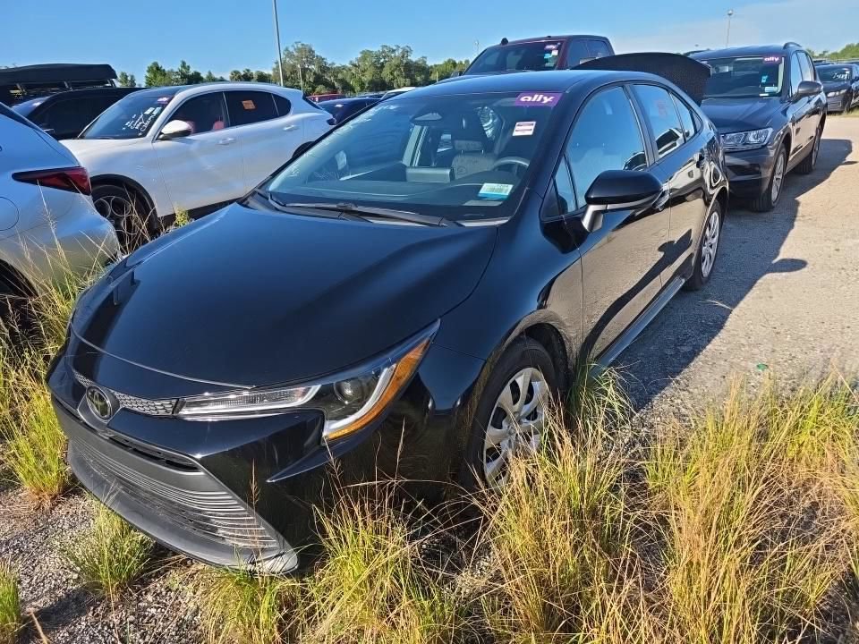 Used 2024 Toyota Corolla LE FWD image 3