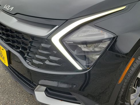 Used 2023 Kia Sportage EX image 9