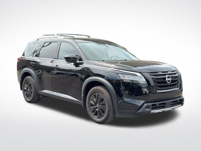 Used 2024 Nissan Pathfinder SL FWD image 9