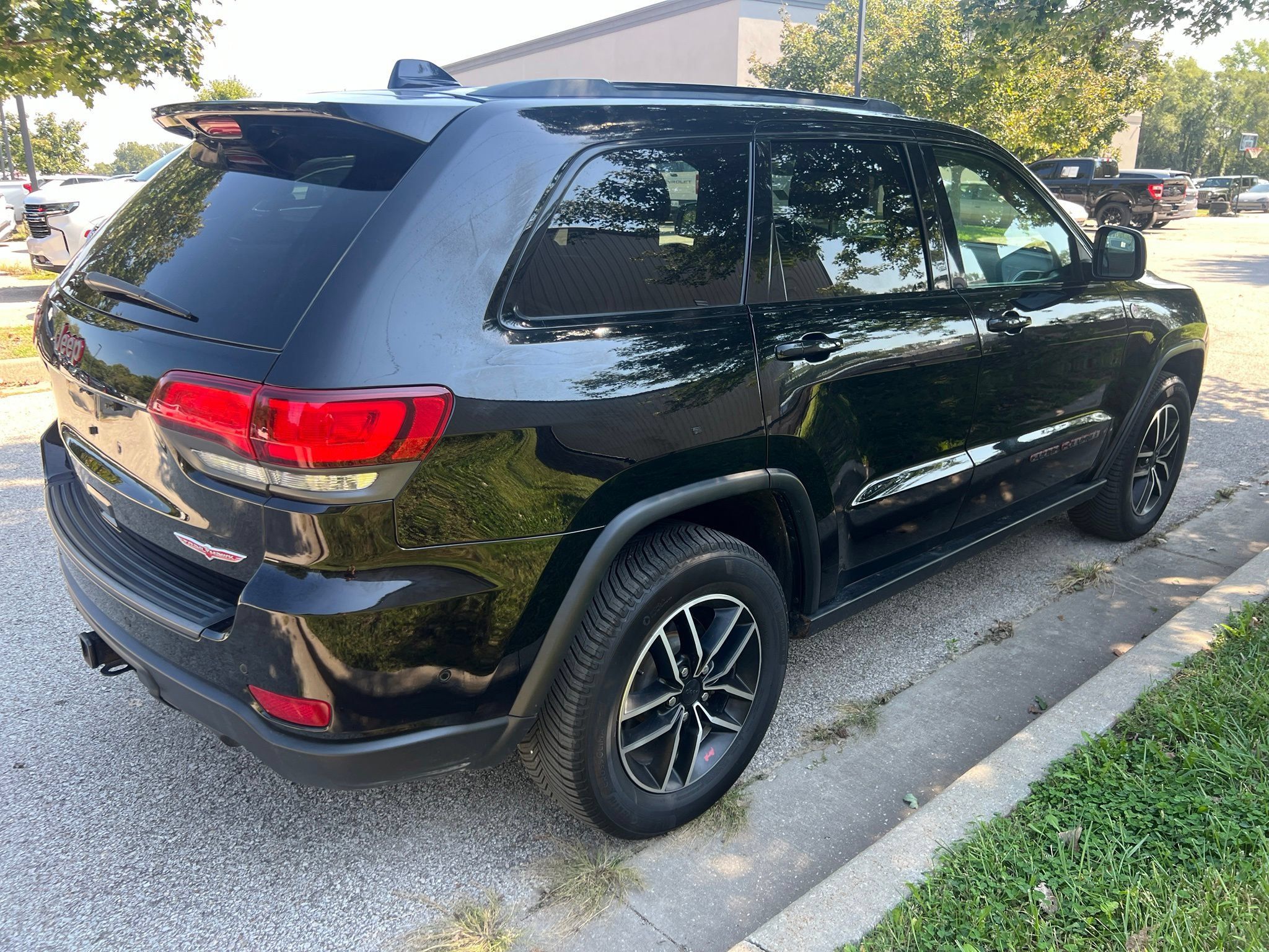 Used 2020 Jeep Grand Cherokee Trailhawk w/ Trailhawk Luxury Group AWD/4WD image 5
