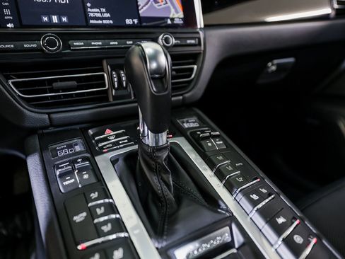 Certified 2021 Porsche Macan image 20