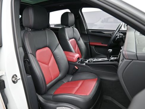 Certified 2023 Porsche Macan Turbo AWD/4WD image 29