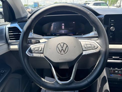 Used 2025 Volkswagen Taos SE AWD/4WD image 21