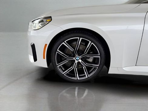 Used 2023 BMW 230i Coupe w/ Premium Package image 14