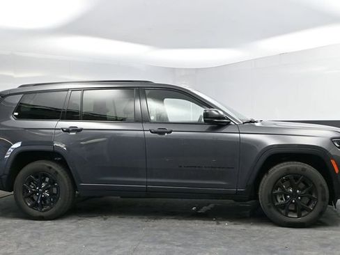 Used 2024 Jeep Grand Cherokee L Laredo AWD/4WD image 12