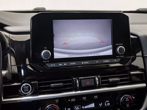 Used 2022 Nissan Pathfinder SV FWD image 16