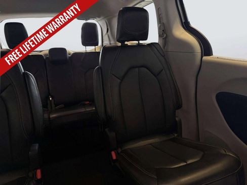 Used 2023 Chrysler Pacifica Touring-L FWD image 32