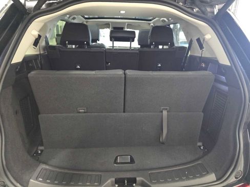 Used 2023 Land Rover Discovery Sport SE image 15